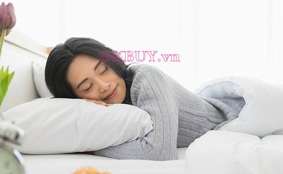 Nằm dài trên giường có thể giảm bớt các cơn đau lưng âm ỉ vô cùng hiệu quả